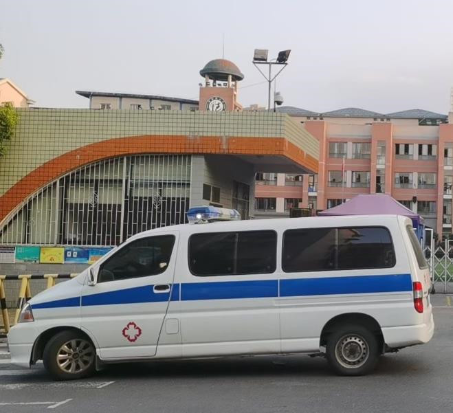 双滦救护车出租护送骨折病人一公里多少钱